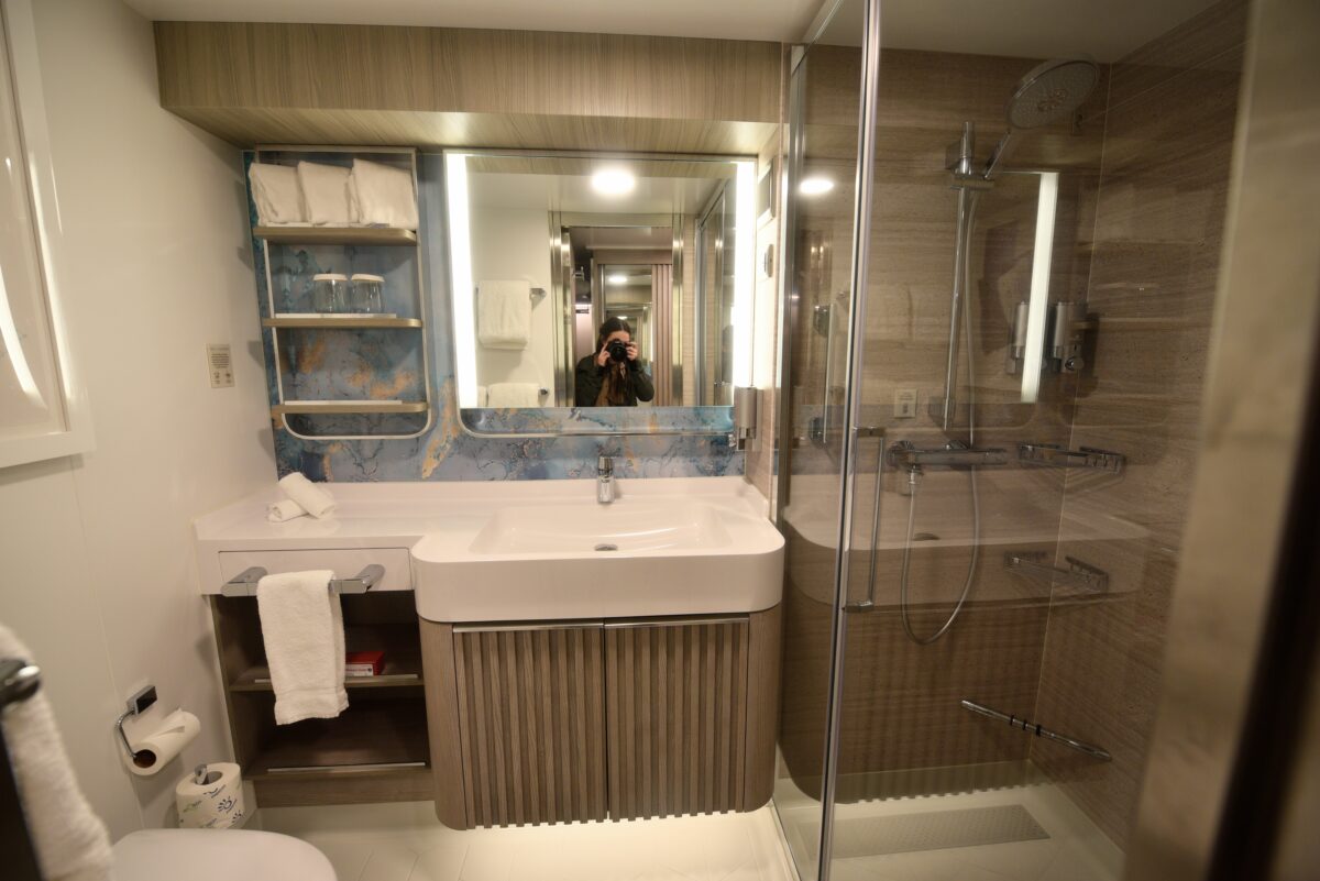 bathroom-in-ncl-prima-inside-state-room
