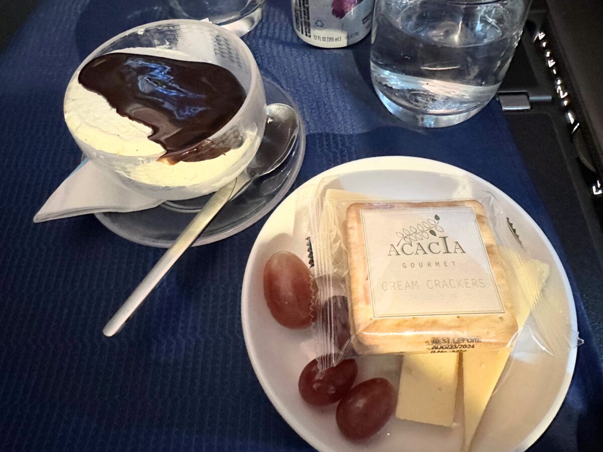 cheese-platter-and-ice-cream-sundae-united-airlines